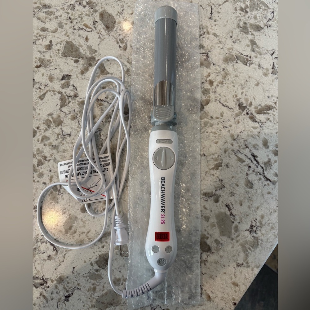 The Beachwaver Co. Hair Tool - White and Silver S1.25